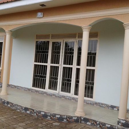 Freedom Guest House Wakiso Exterior photo