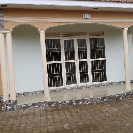 Freedom Guest House Wakiso Exterior photo